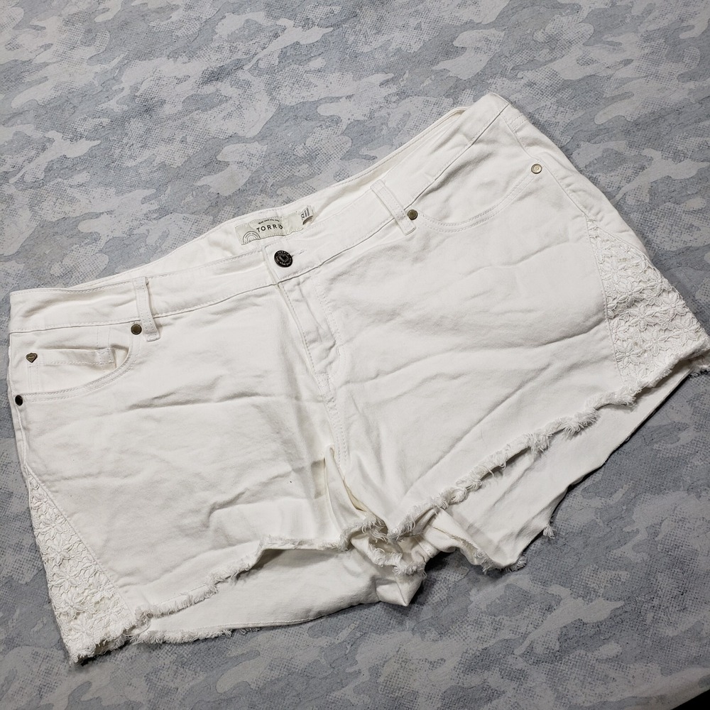 Torrid Shorts Womens 22 White Lace Trim High Rise Stretch Raw Hem - Picture 2 of 13